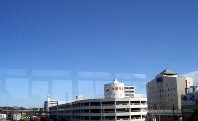 土浦駅で、快晴の空
