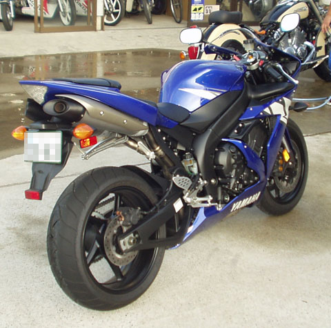 YZF-R1 後ろから